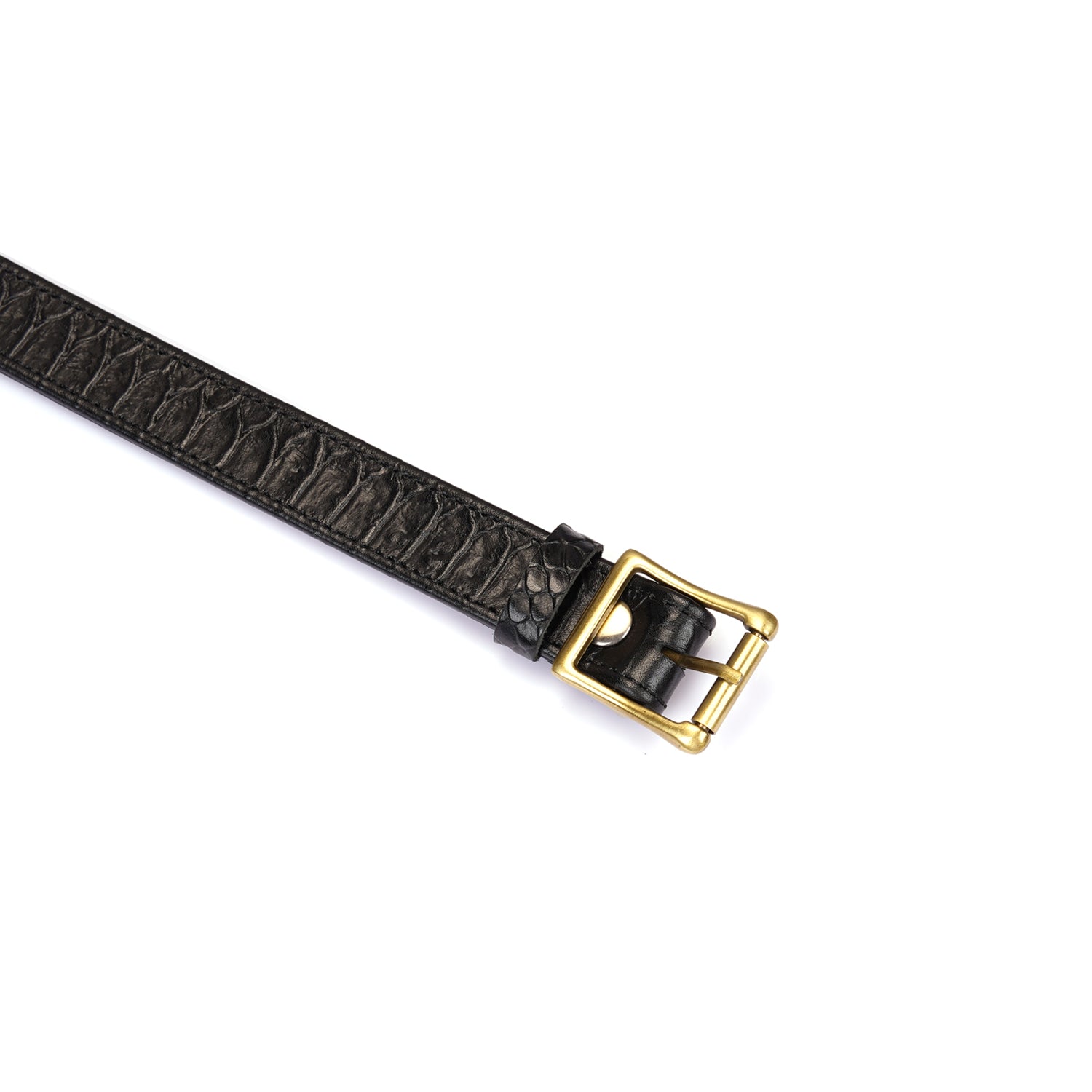 Collier en cuir effet crocodile avec finitions dorées