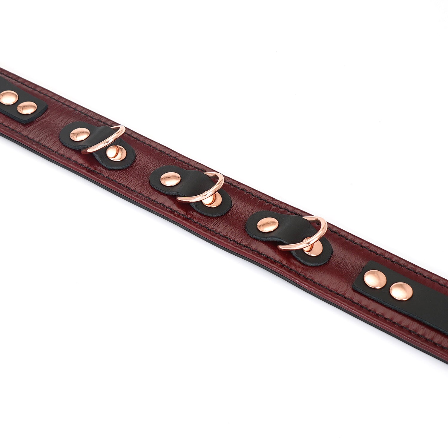 Collier bordeaux avec multiples boucles