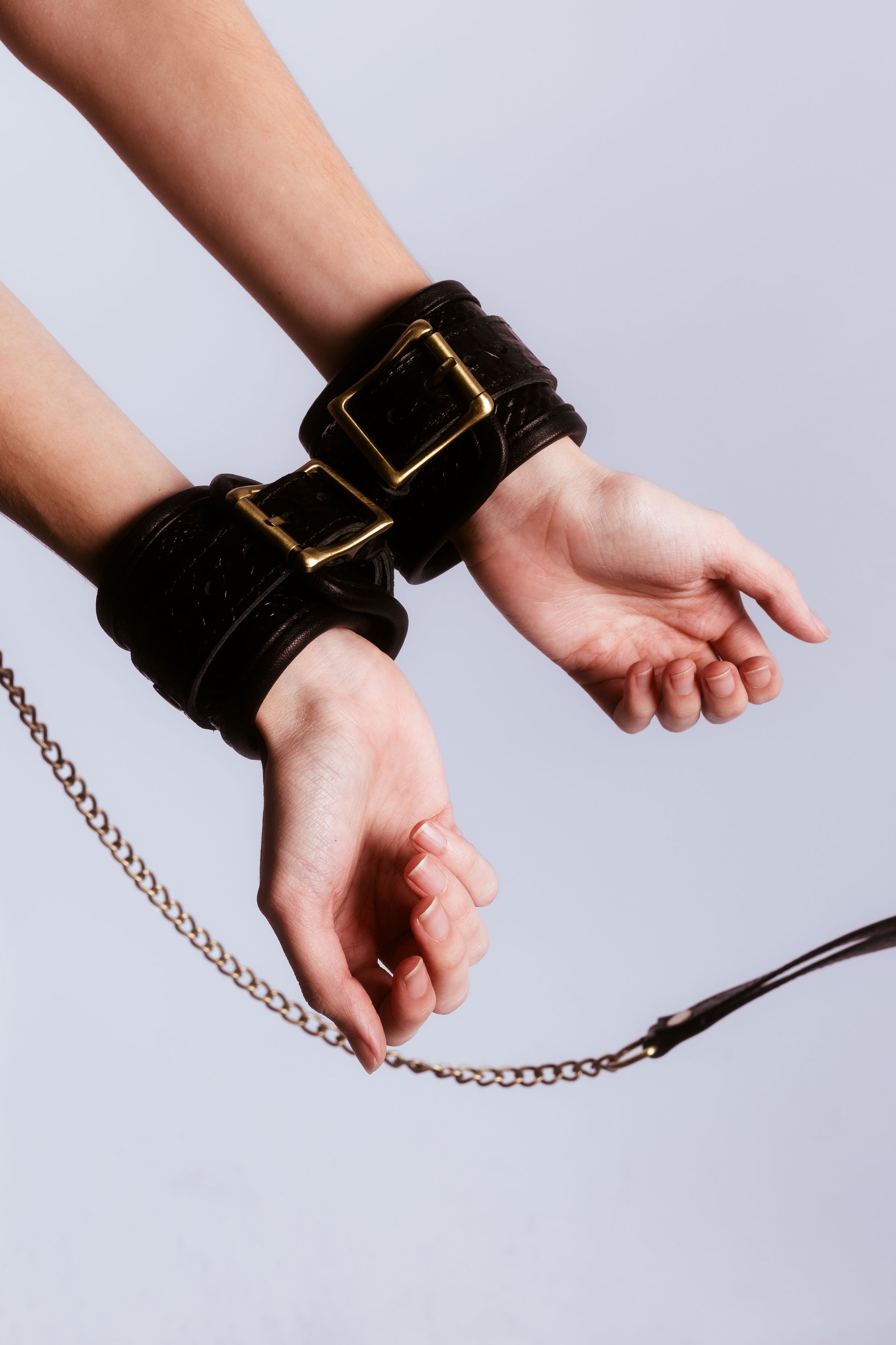 Crocodile-effect cowhide handcuffs