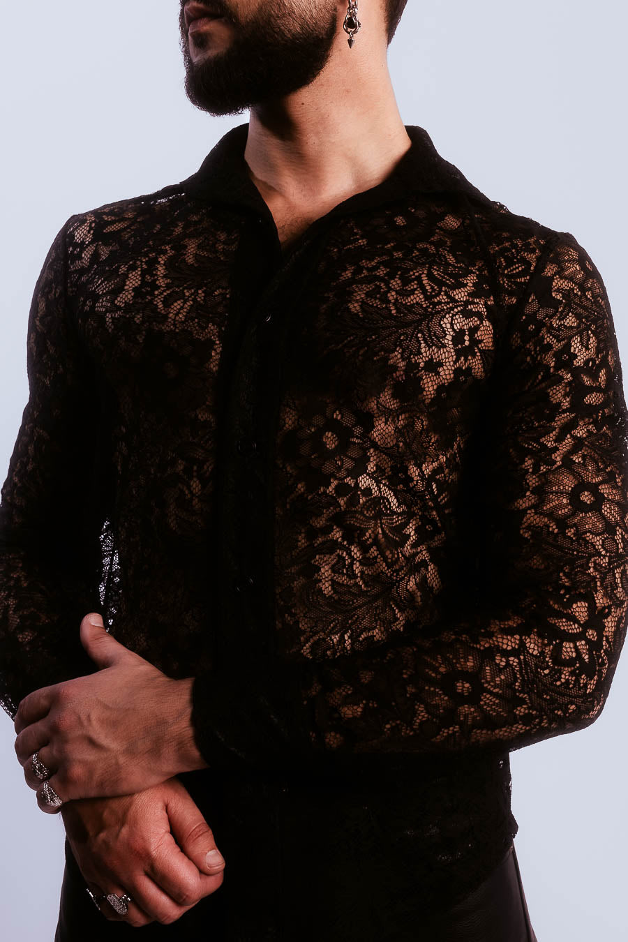Chemise transparente en dentelle